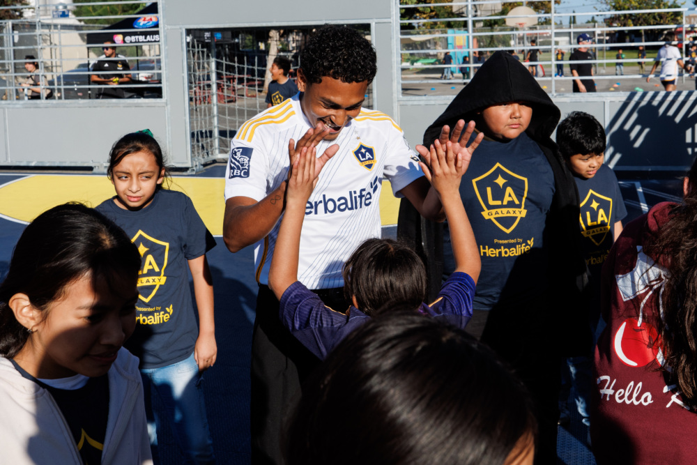LA Galaxy player high fiving kids